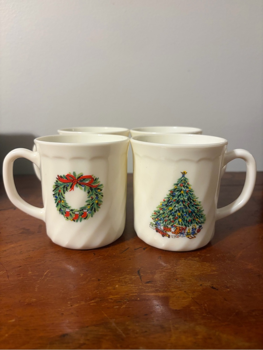 Vintage house of Salem porcelle Noelle Christmas mugs S/4 tree wreath France
